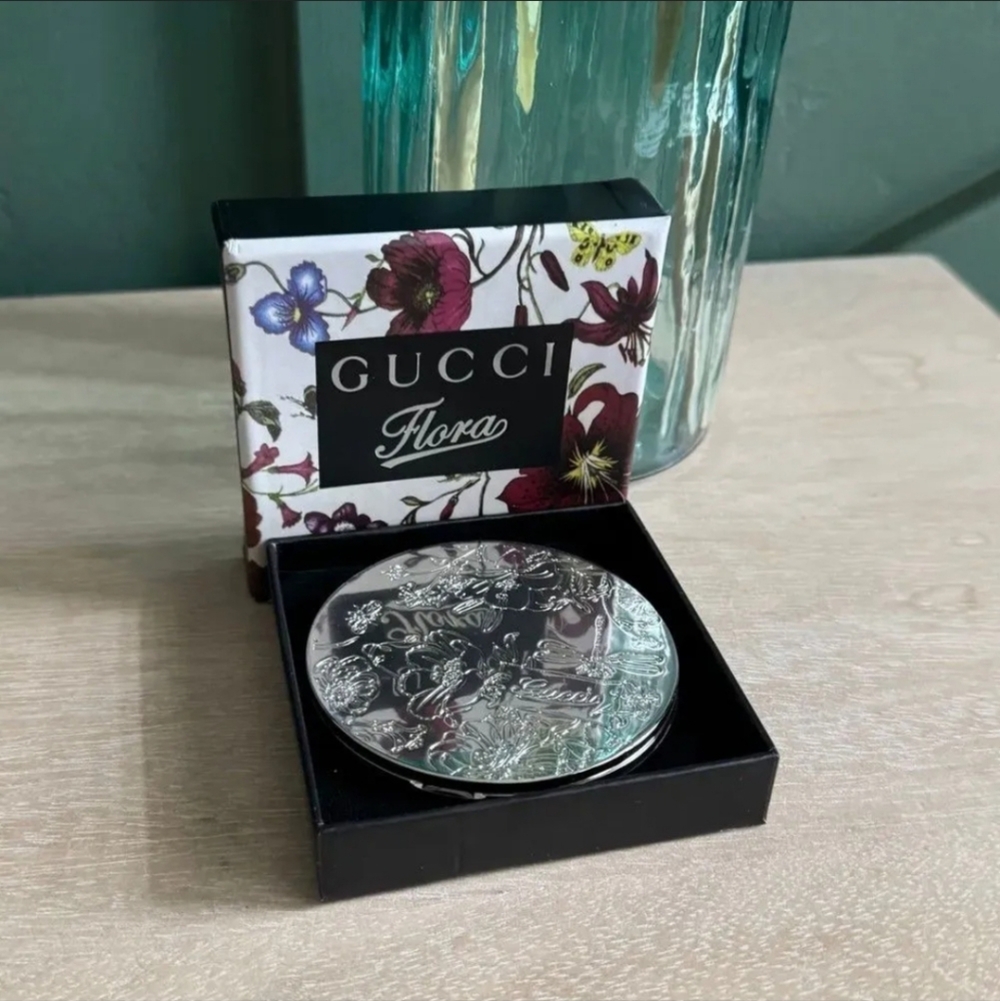 Gucci Silver Floral Compact new
